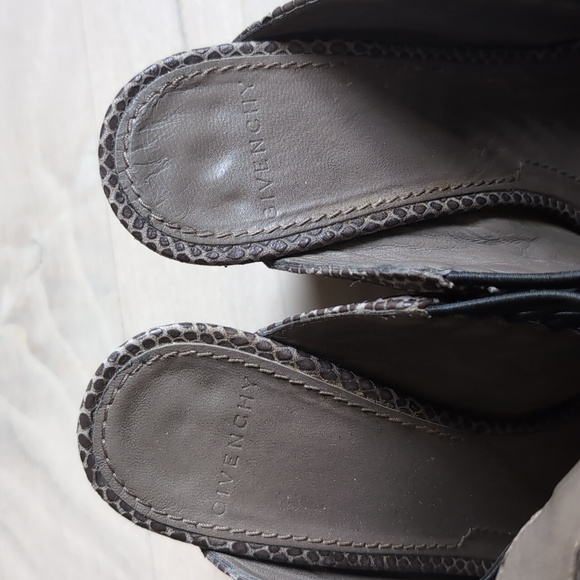 Givenchy Gray Python Embossed Leather Heels - Picture 4 of 6